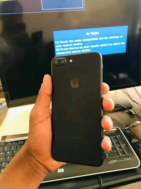 A picture of Iphone 7 plus GB 128