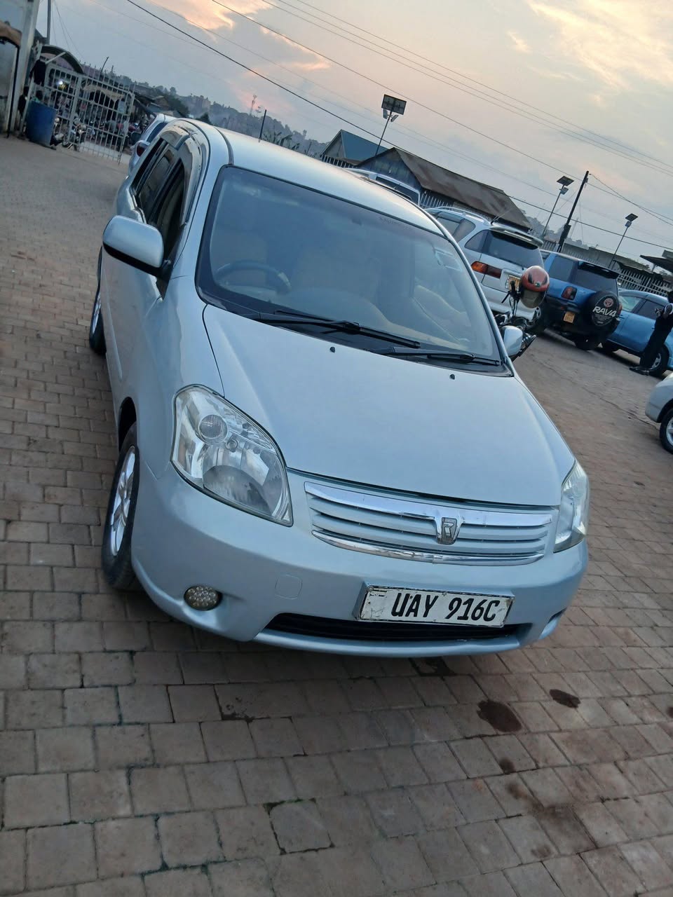 A picture of Toyota Raum 0753054054
