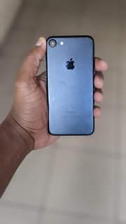 A picture of I PHONE 7PLAIN GB32