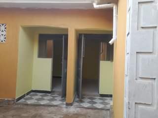 A picture of 5 single rooms and 1 double room for sale at