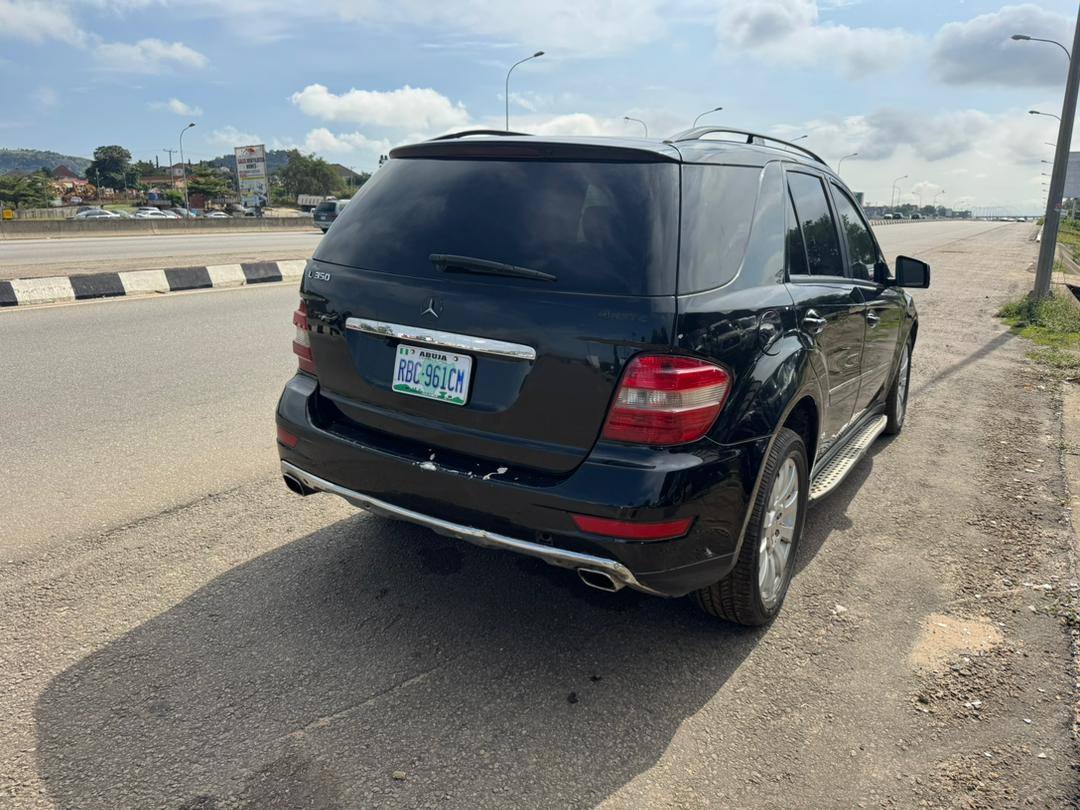 A picture of Mercedes benz ML350 2010 model going for 6m. Buy and