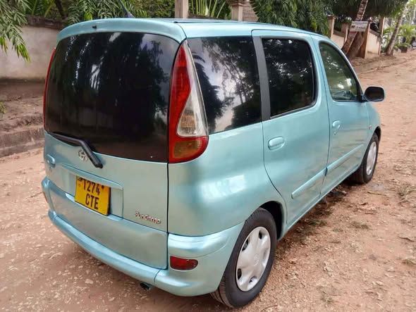 A picture of TOYOTA Funcargo