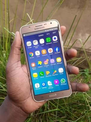 A picture of SAMSUNG J7