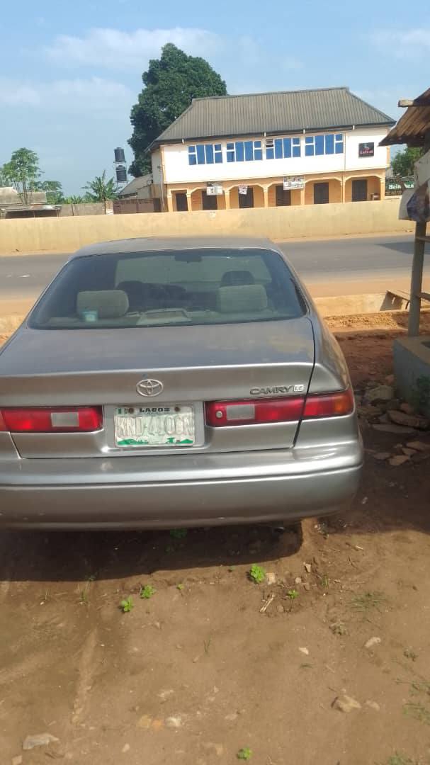 A picture of 1999 Toyota Camry LE