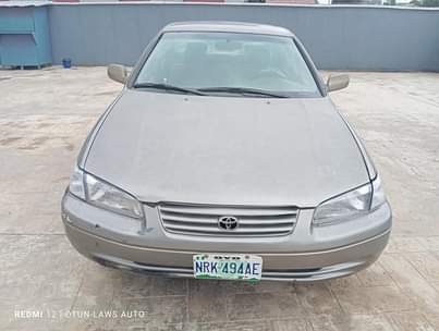 A picture of Toyota Camry 1999 LE
