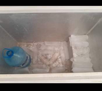 A picture of Freezer kubwa lita282 tsh 500 000