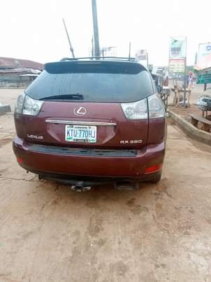 A picture of Lexus Rx 350 2008 model Complete toks standard with everything
