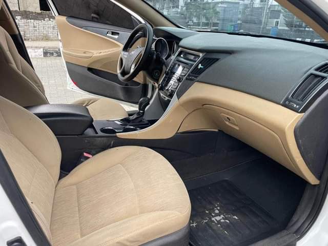 A picture of Hyundai sonata 2013