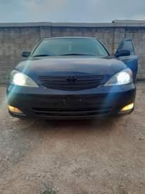 A picture of LUCKY BUYER 2004 Toyota Camry big daddy Neatly painted on