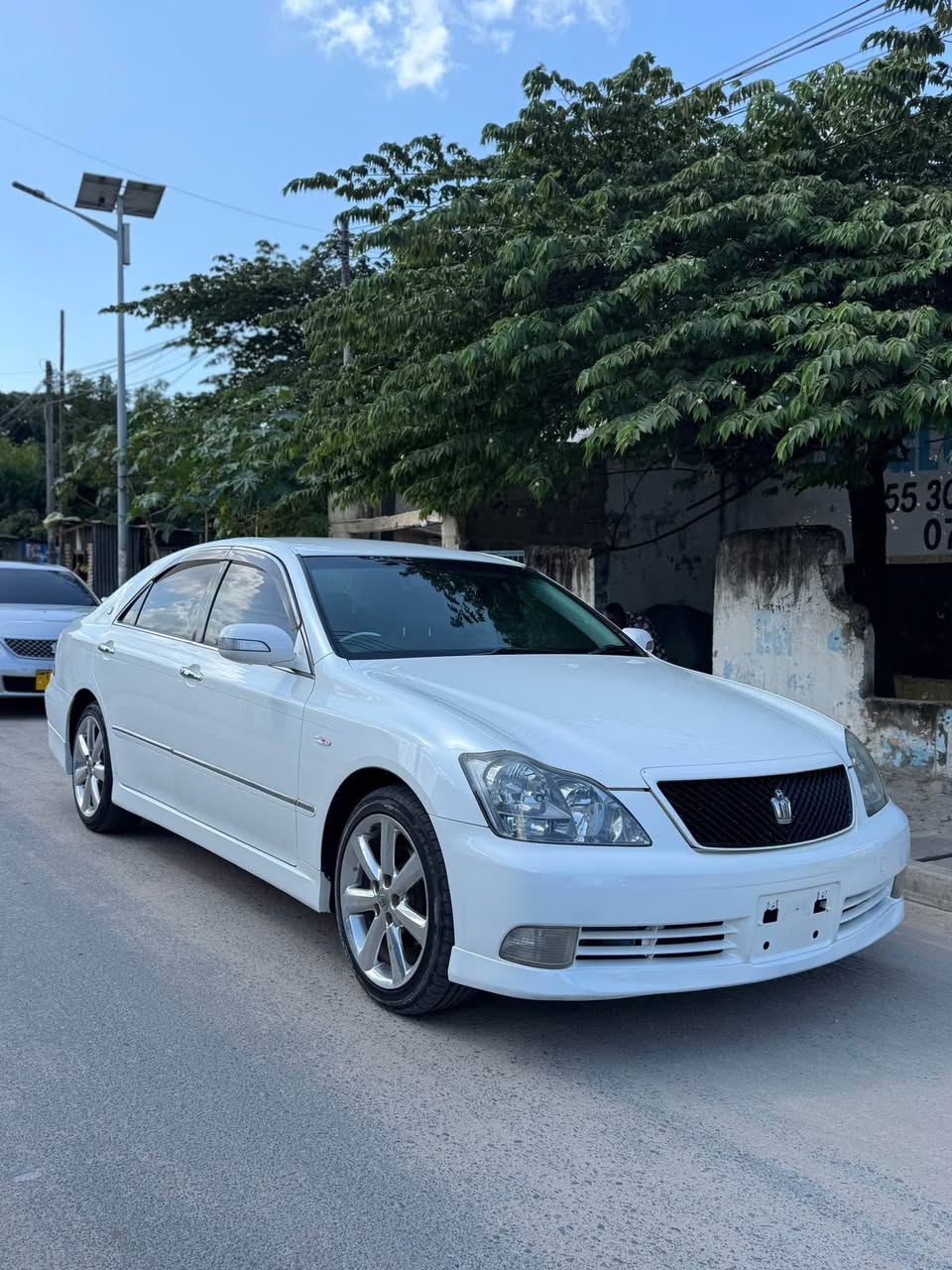 A picture of TOYOTA CROWN ATHLETE TSHS 14Mil CALL 0759065737