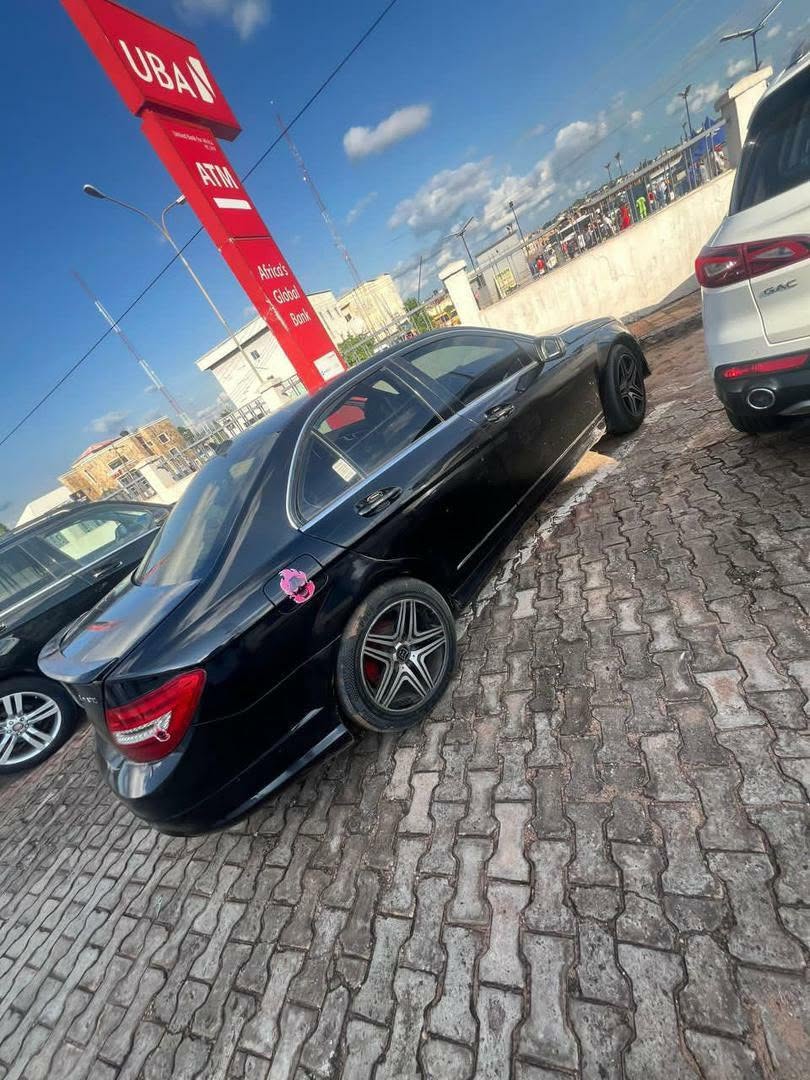 A picture of Mercedes Benz