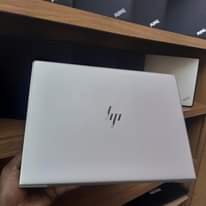 A picture of Unangoja nn wakati tumeshusha Bei wajanja wanachukua laptops na desktop