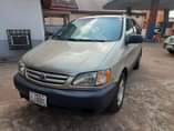 A picture of 1999 Toyota Sienna