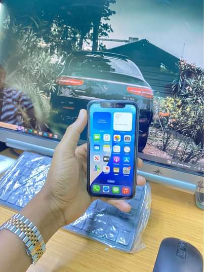 A picture of iPhone 11 64gb NO FACE DM BM 