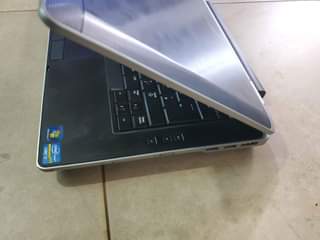 A picture of Dell laptop