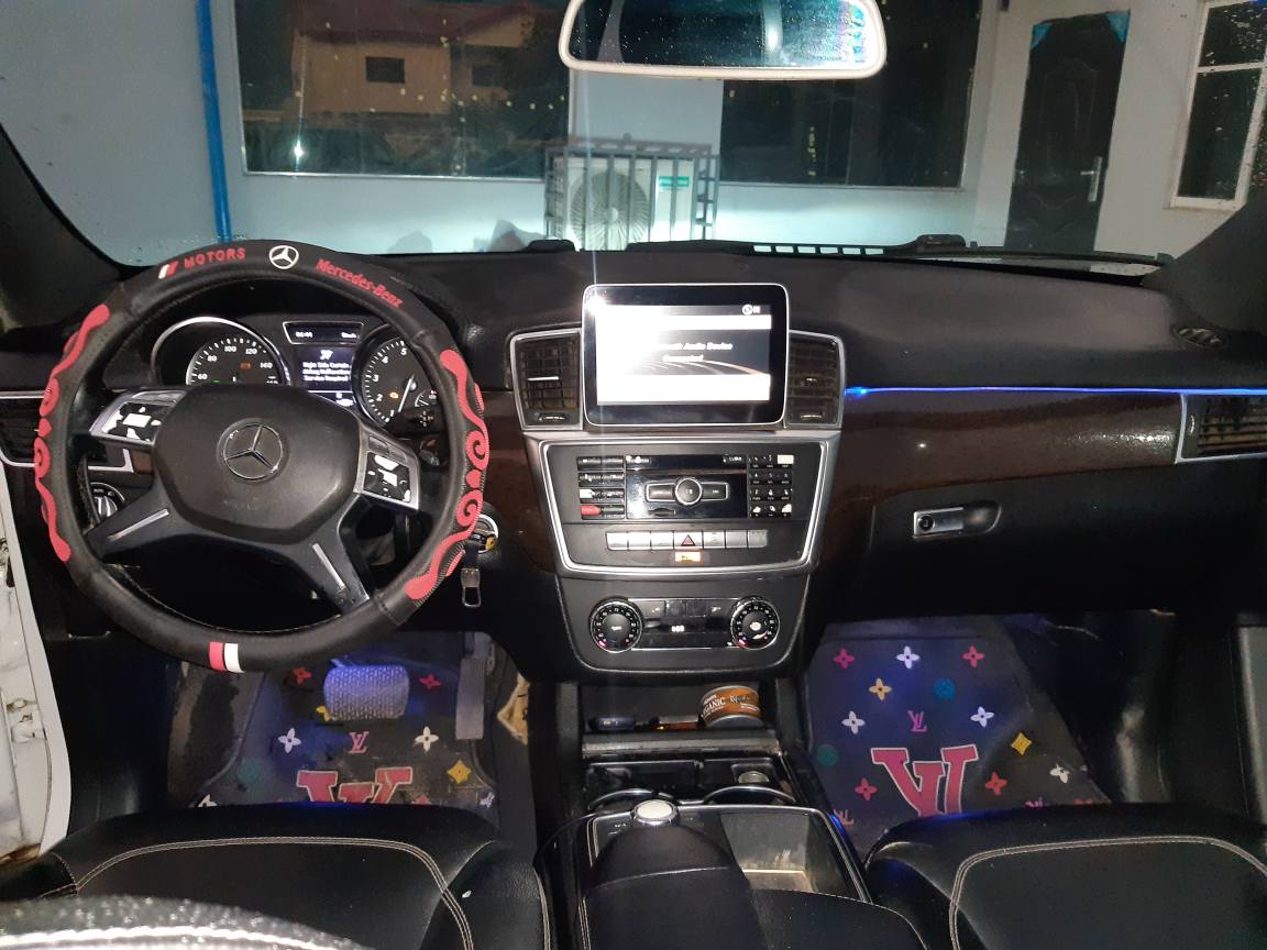 A picture of ML350 up gle 15 6M