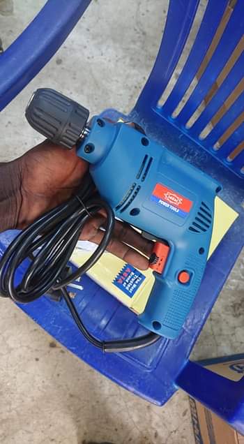 A picture of Wale wazee wa kutoboa beba drill ya umeme mpya kwa