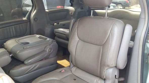 A picture of TOYOTA sienna 2005