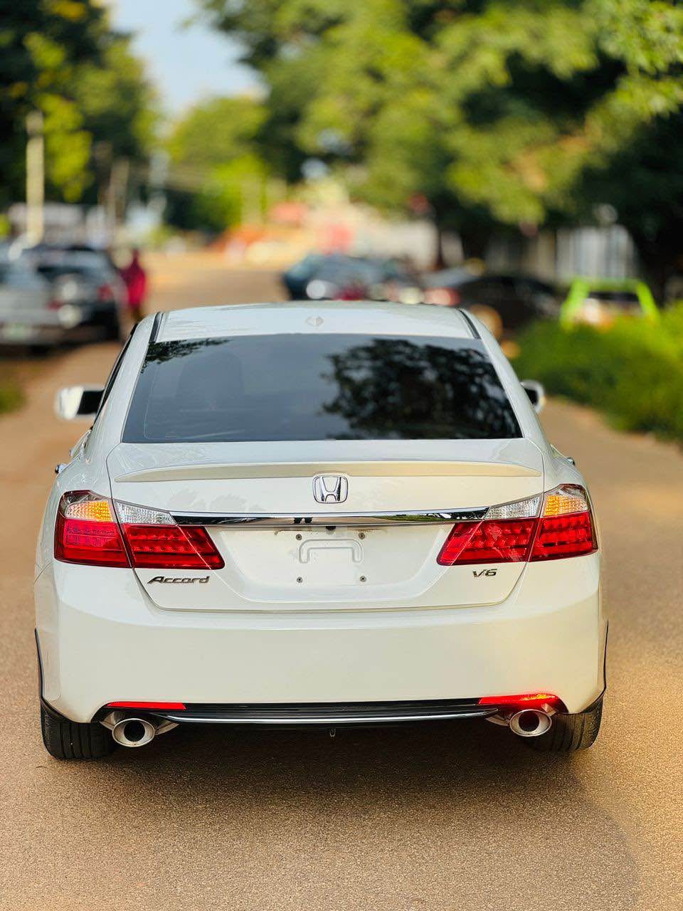 A picture of Direct Belgium Honda Accord 2013 With Original Custom Duty