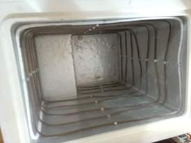 A picture of Hisense Deep Freezer Lita 145 inafanya kazi vizuri tuu ila