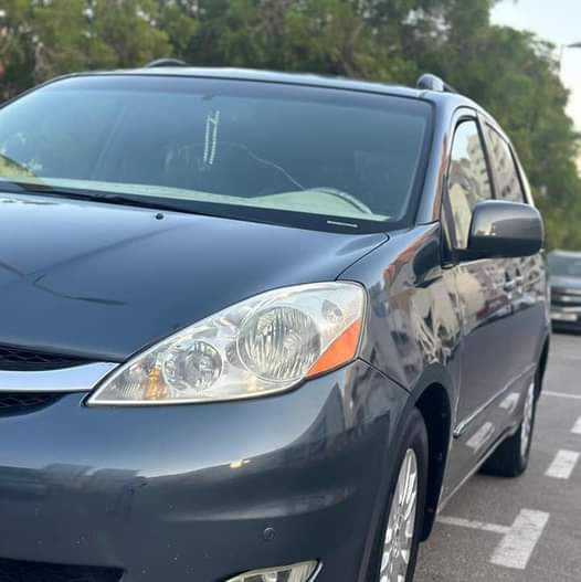 A picture of Toyota Sienna Limited AWD V6 Model 2009 Usa Spse Good