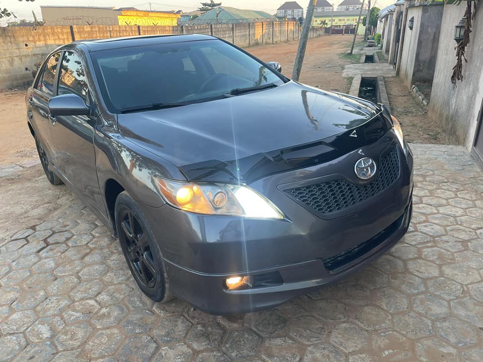A picture of Camry 09
