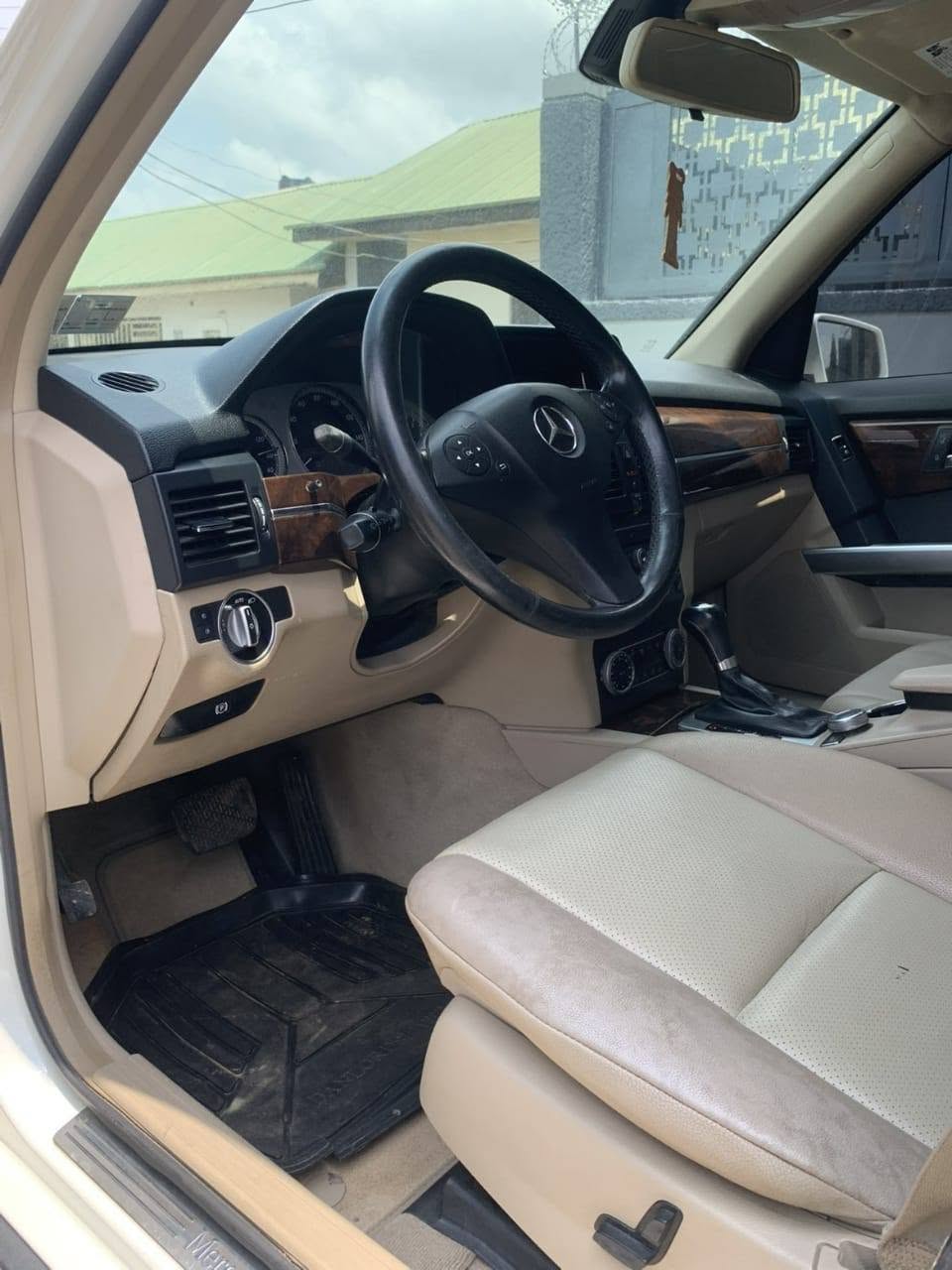 A picture of 2012 Mercedes Benz GLK350