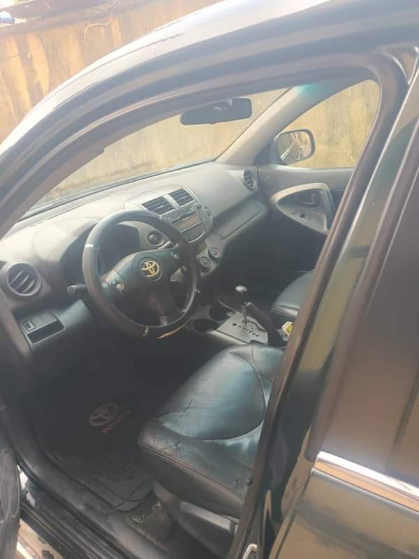 A picture of 2010 Toyota RAV4 in Tokumbo standard for sale 4plugs Venza