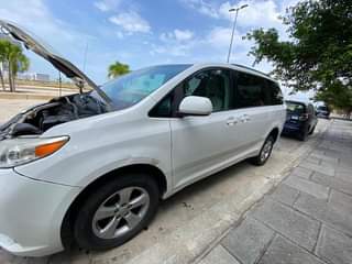 A picture of TOYOTA SIENNA 2013