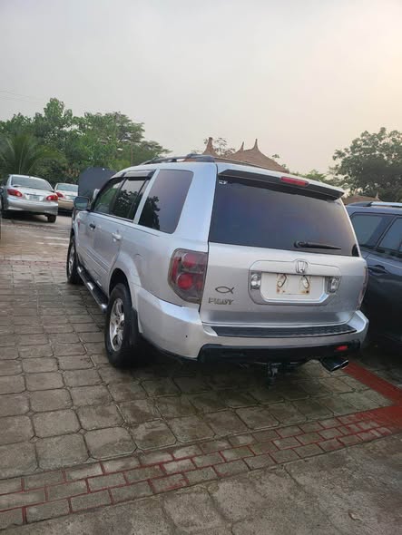 A picture of 2006 Honda pilot