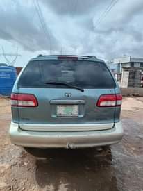 A picture of Toyota sienna