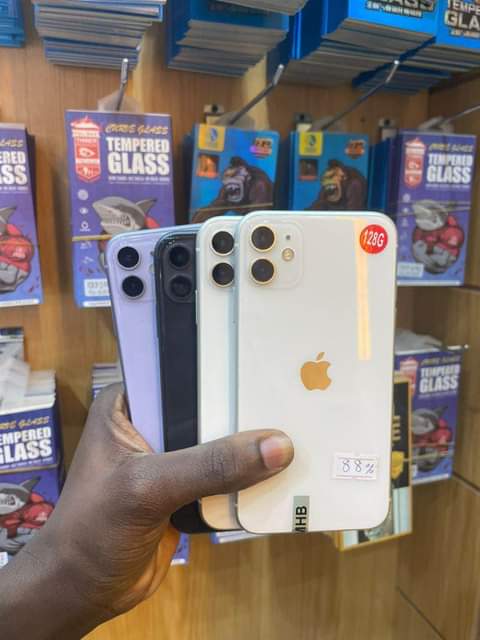 A picture of iPhone 11 128gb