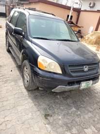 A picture of Honda Pilot 2004