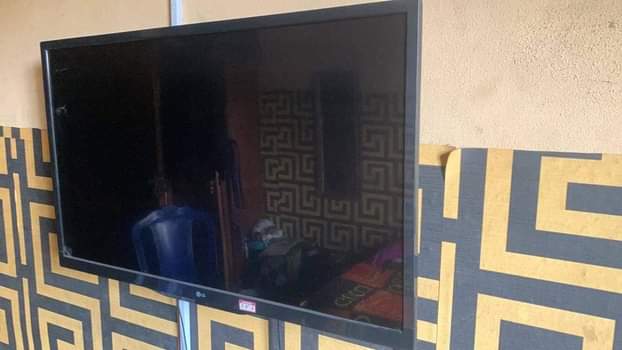 A picture of 32 LG LED TV