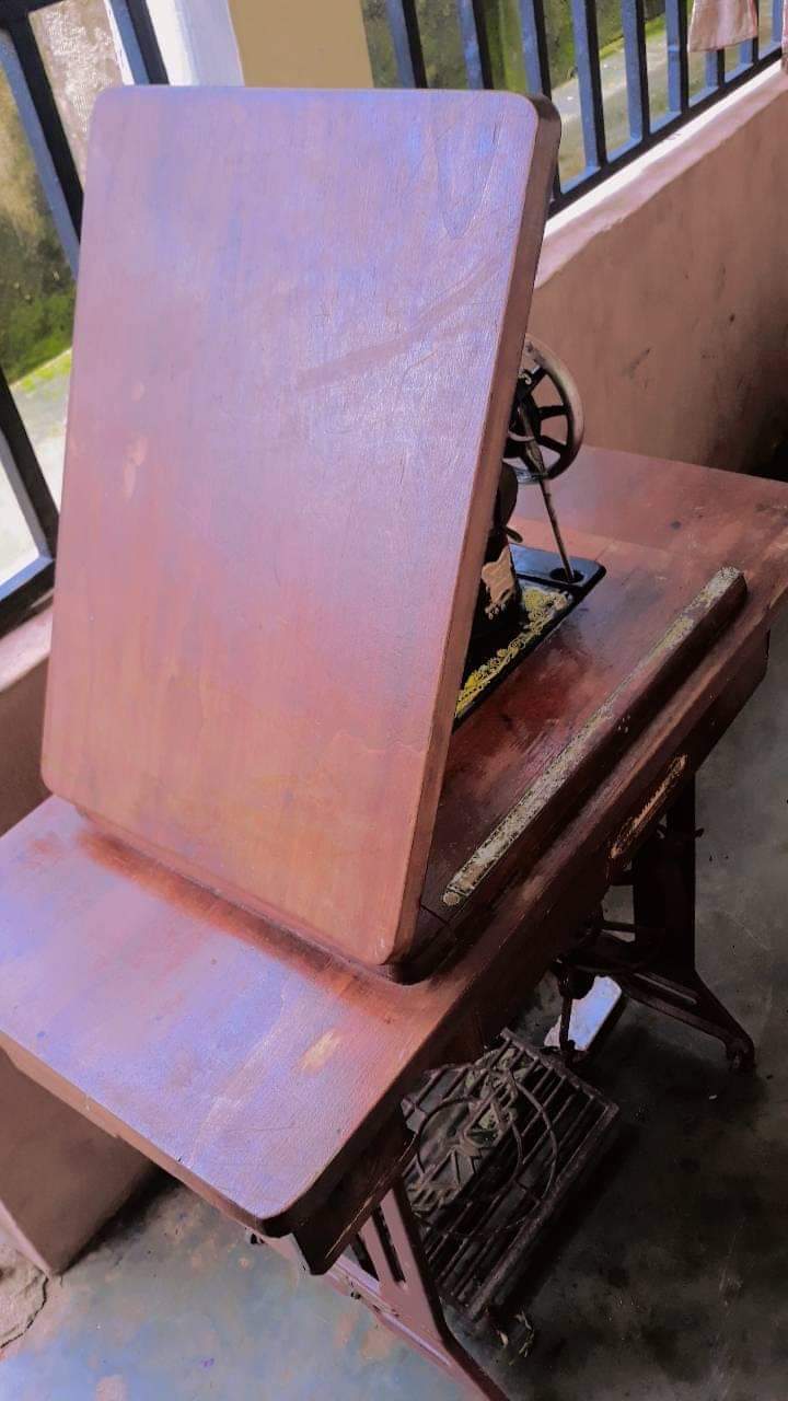 A picture of Butterfly sewing machine complete