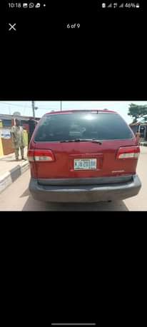 A picture of Toyota sienna 2002