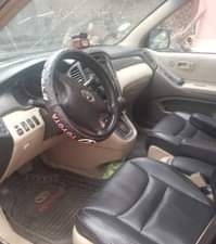 A picture of 04 Toyota Highlander Good gear and silent engine Ac working