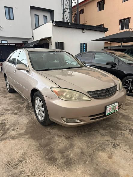 A picture of 2004 Toyota Camry