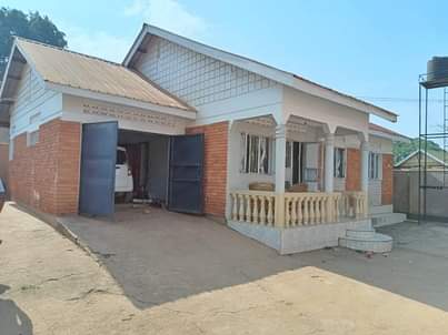 houses kireka