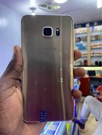 A picture of Samsung S6 edge plus duos original 32gb 2gb ram 250k