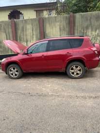 A picture of Toyota rav 4 2010 model