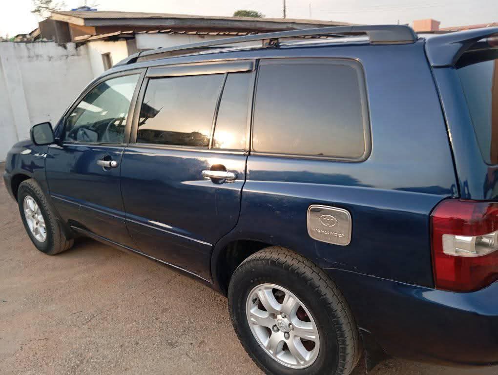 A picture of 2003 Toyota highlander