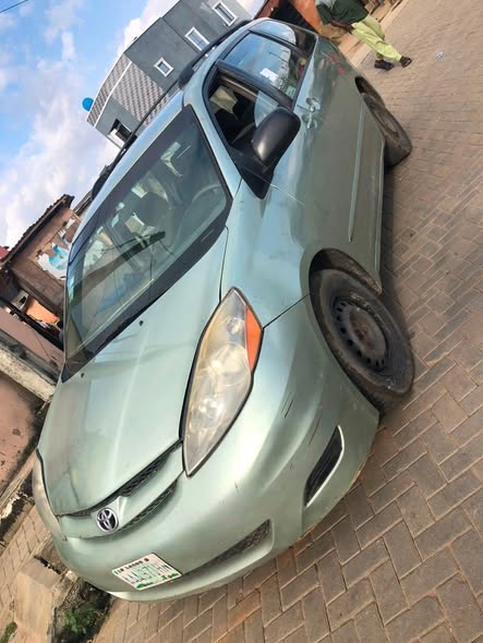 A picture of 2008 Toyota sienna pls call 09060310200