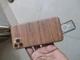 A picture of iphone 11 pro max 512 gbs