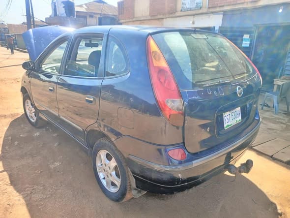 A picture of Nissan tino