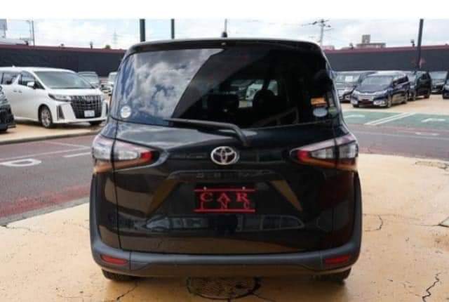 A picture of TOYOTA SIENTA