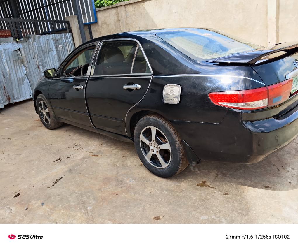 A picture of Honda Accord 2004