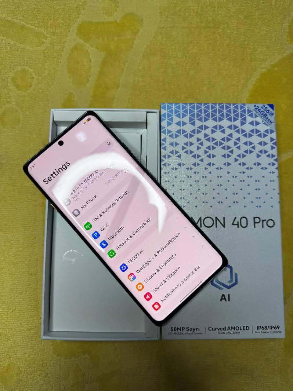 A picture of Tecno camon 40pro at 550k call on 0753430863