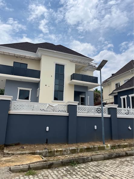 A picture of 4 bedroom duplex with 1 room BQ