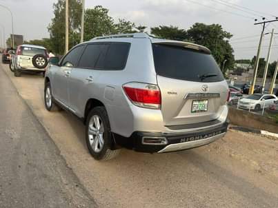 A picture of Extremely clean Toyota Highlander 2009 upgraded to 2013 Untampered engine